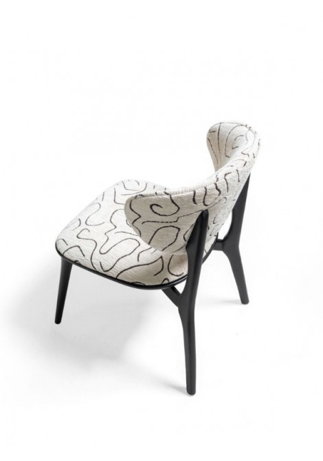 Μοντέρνα καρέκλα KR152 με μασίφ σκελετό και αλέκιαστο αδιάβροχο ύφασμα