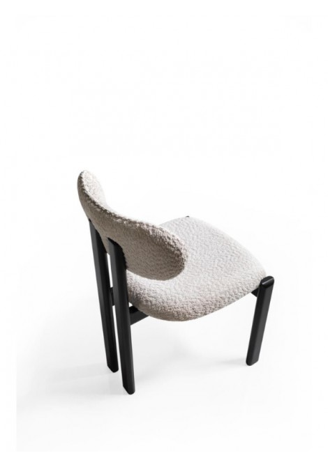 Μοντέρνα καρέκλα KR153 με μασίφ σκελετό και αλέκιαστο αδιάβροχο ύφασμα