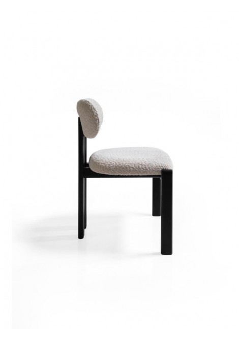 Μοντέρνα καρέκλα KR153 με μασίφ σκελετό και αλέκιαστο αδιάβροχο ύφασμα