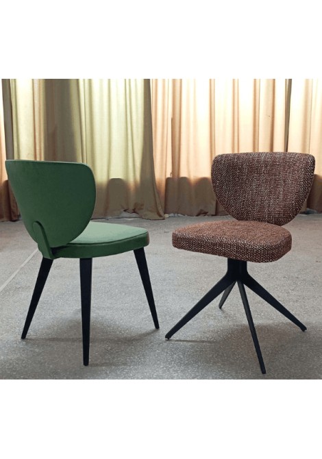 Καρέκλα ελληνικής κατασκευής με μεταλλικά πόδια και αλέκιαστο αδιάβροχο ύφασμα της επιλογής σας.