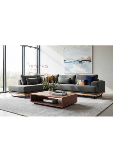   Καναπές Γωνιακός γκρι σκούρο με διακοσμητικά μαξιλάρια και ξύλινη μπάζα από φυσικό δρυς και μεταλλικά πόδια.