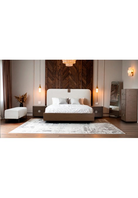   Κρεβάτι από ξύλο δρυς, με αποθηκευτικό χώρο και υφασμάτινο κεφαλάρι σε λευκό χρώμα με κομοδίνα με 2 συρτάρια, συρταριέρα με 6 συρτάρια, ταμπουρέ και επιδαπέδιο καθρέπτη