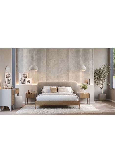   Κρεβάτι από ξύλο δρυς με δυνατότητα προσθήκης μαξιλαριού και υφασμάτινο κεφαλάρι, σε χρώμα και ύφασμα της επιλογής σας.