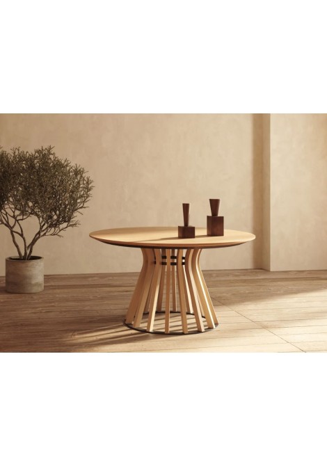 Τραπεζαρία ξύλινη μασίφ ροτόντα με μεταλλικές λεπτομέρειες σε διαστάσεις ∅120 & ∅140, συνολικό ύψος 76cm και με επέκταση 45cm.