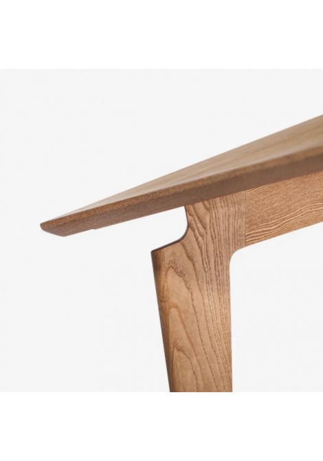   Τραπεζαρία ξύλινη με ξύλινα πόδια σε λεπτό design ts0126..